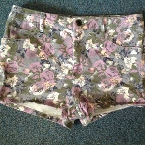 Forever 21 Gray and Purple Floral Shorts NWOT 27